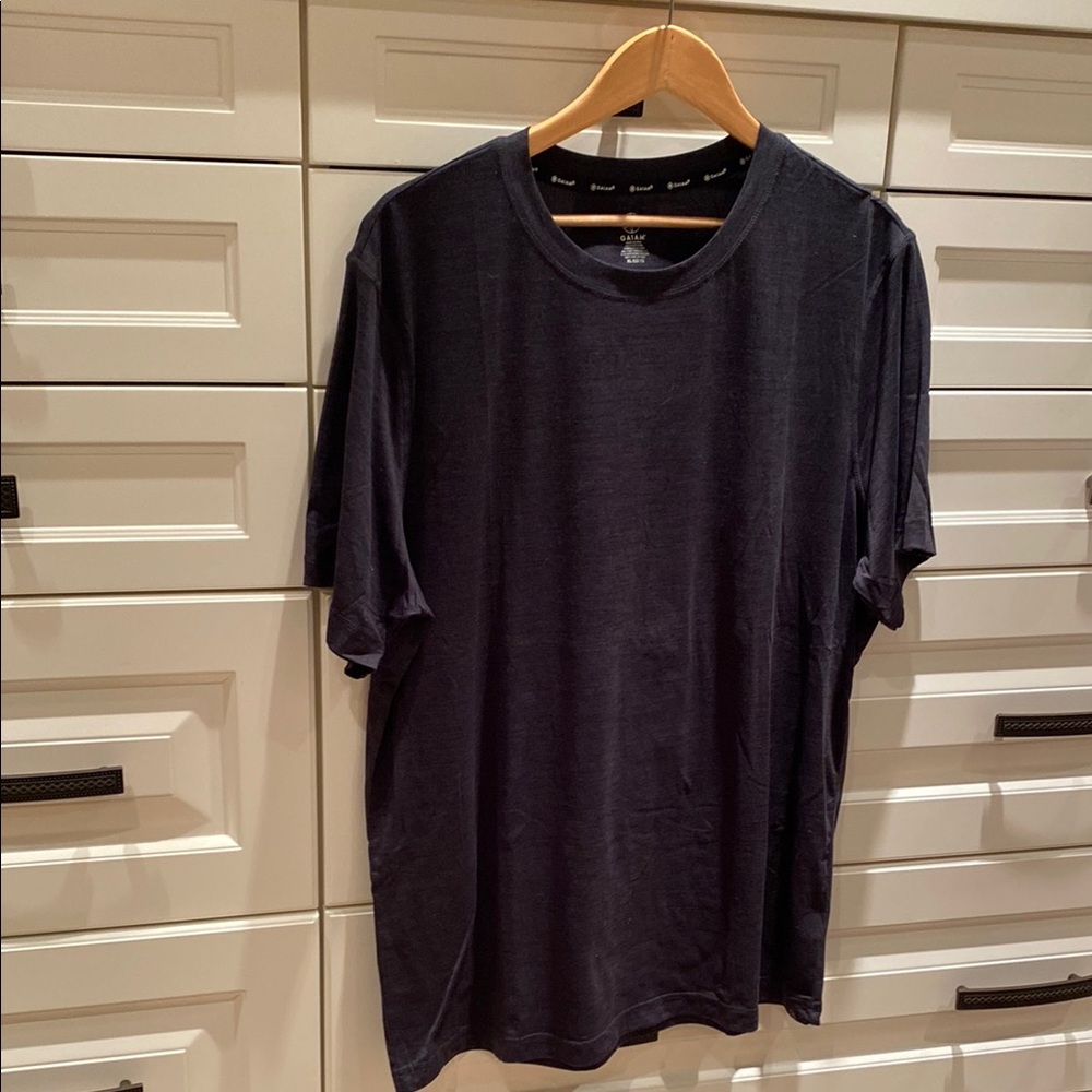 GAIAM Black Short Sleeve Tee Relaxed Fit.  NWOT. XL.